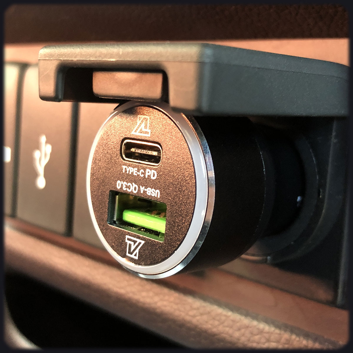 車両に差し込んだ状態